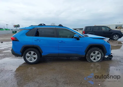 2019 Toyota Rav4 Xle z USA, uszkodzony, nr VIN JTMW1RFV2KJ014168